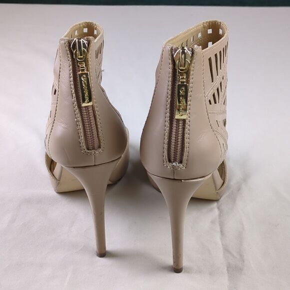 For Kitty Rescue! Guess Laser Cut Stilettos - Picture 3 of 16